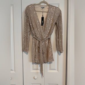 NWT Fashion Nova Diva Shine Sequin romper. Size Small. Gold sequin.